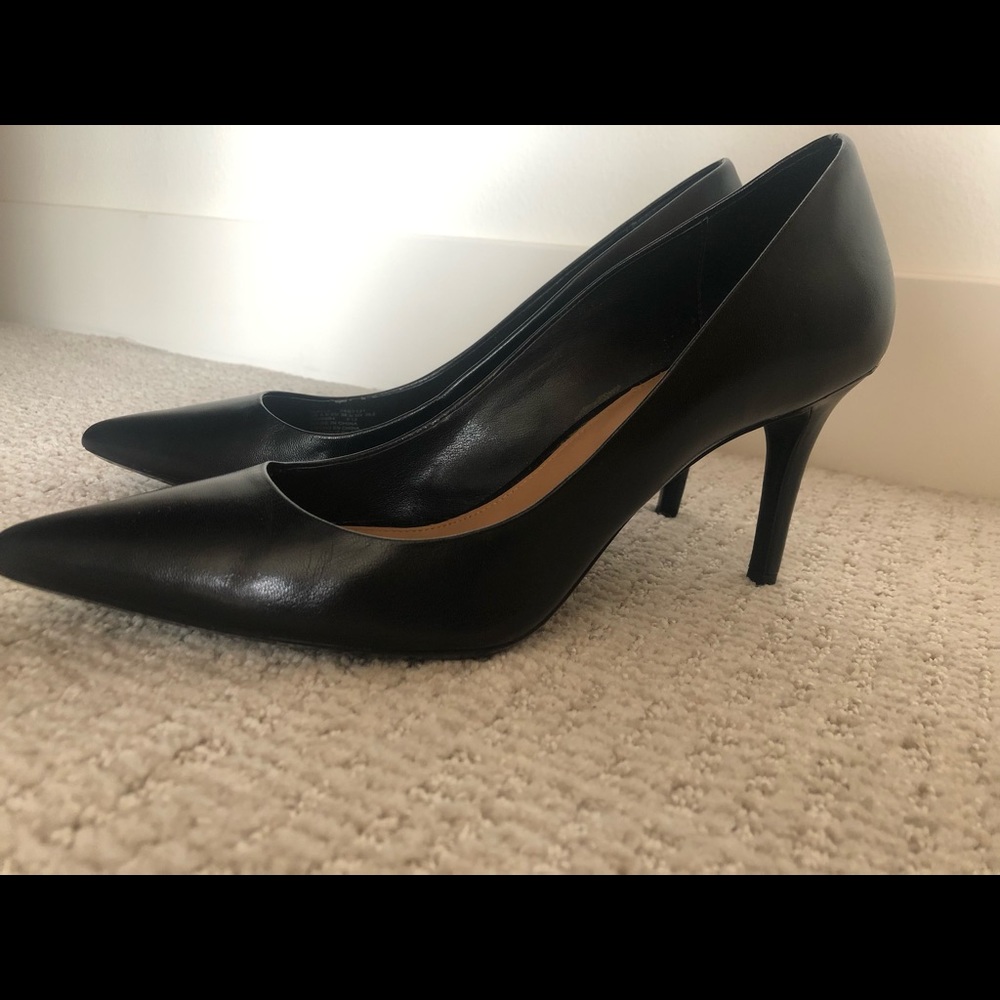 Classic black leather pump size 8.5 by Calvin Klein